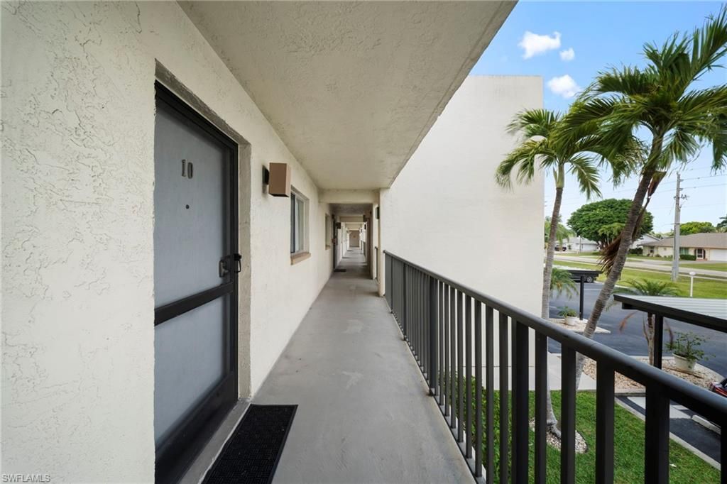 2111 Barkeley LN 10, FORT MYERS, FL 33907 — photo 2