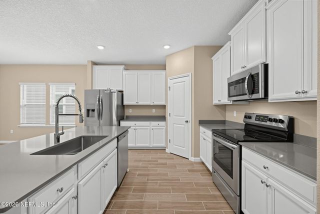 911 COLON Lane, Jacksonville, FL 32218