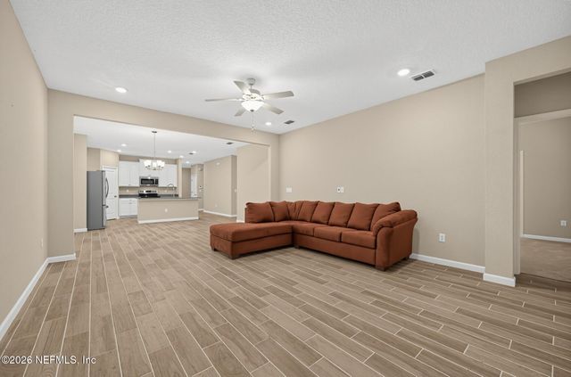 911 COLON Lane, Jacksonville, FL 32218