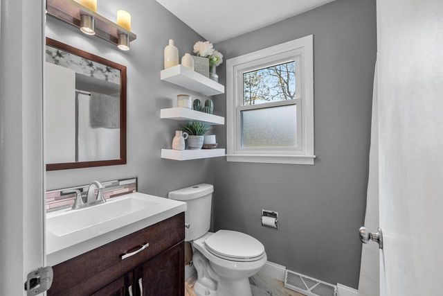544 HILLTOP DRIVE, Green Bay, WI 54301