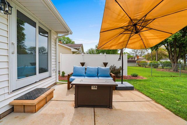 544 HILLTOP DRIVE, Green Bay, WI 54301