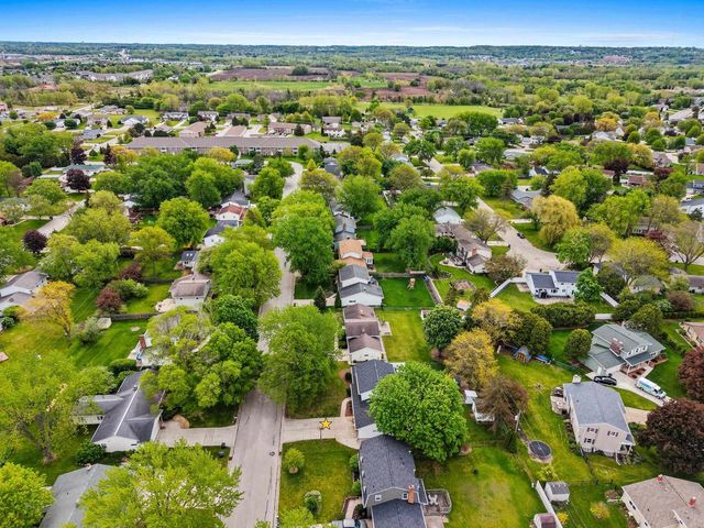 544 HILLTOP DRIVE, Green Bay, WI 54301