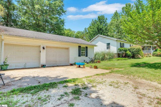 215 Pearson Road, Woodruff, SC 29388