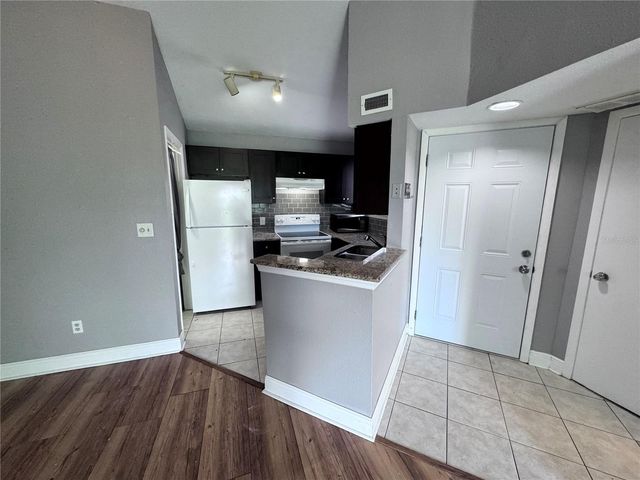 1916 LAKE ATRIUMS CIRCLE 33, Orlando, FL 32839