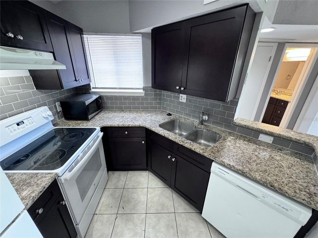 1916 LAKE ATRIUMS CIRCLE 33, Orlando, FL 32839