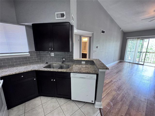 1916 LAKE ATRIUMS CIRCLE 33, Orlando, FL 32839