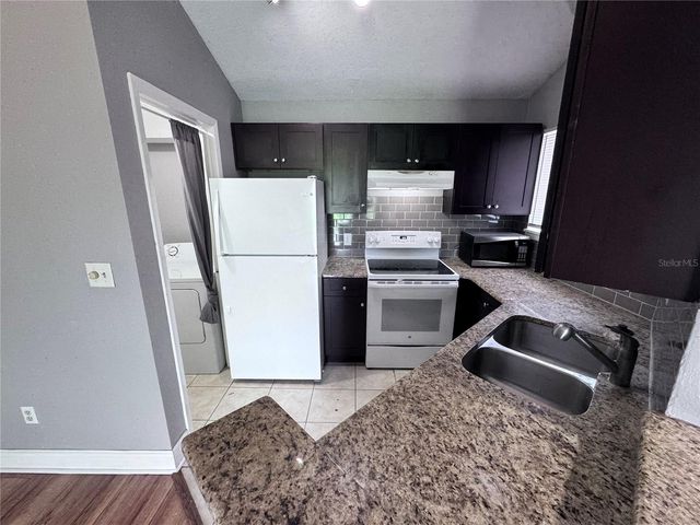 1916 LAKE ATRIUMS CIRCLE 33, Orlando, FL 32839