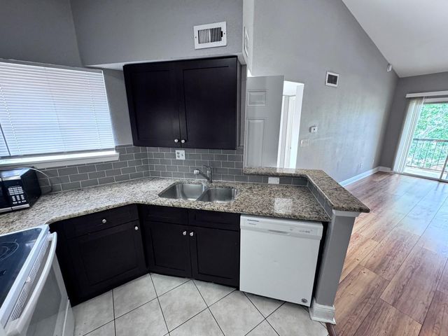1916 LAKE ATRIUMS CIRCLE 33, Orlando, FL 32839