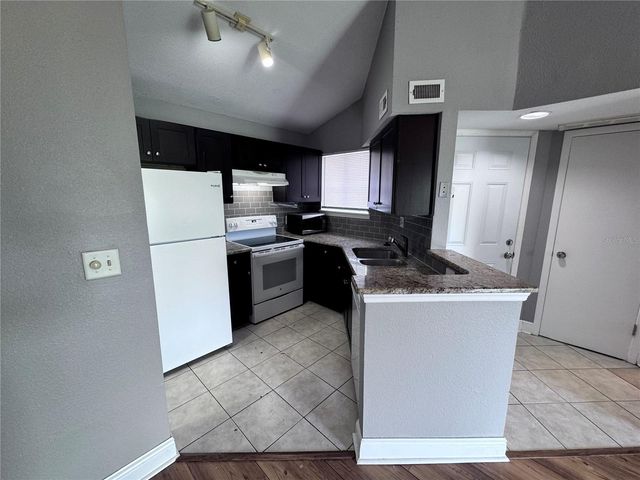 1916 LAKE ATRIUMS CIRCLE 33, Orlando, FL 32839
