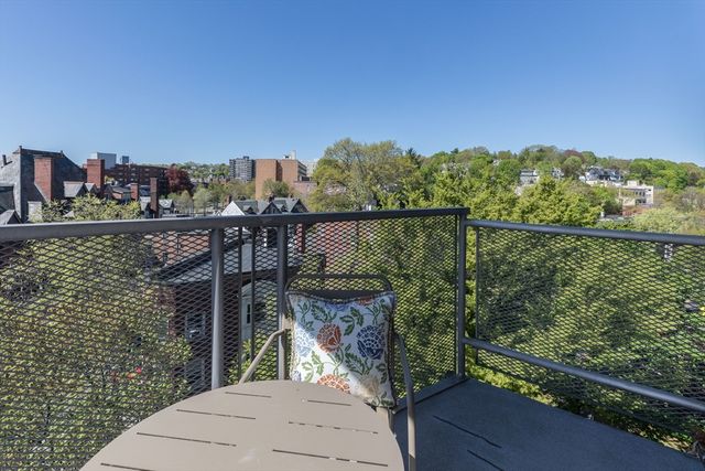 19 Winchester St 711, Brookline, MA 02446