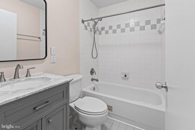 2217 LINDEN AVE, Baltimore, MD 21217