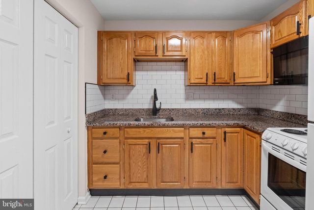 2217 LINDEN AVE, Baltimore, MD 21217