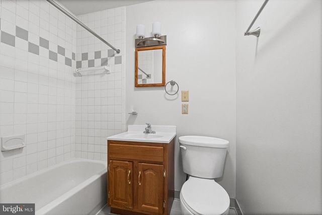 2217 LINDEN AVE, Baltimore, MD 21217