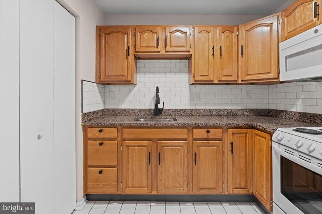 2217 LINDEN AVE, Baltimore, MD 21217