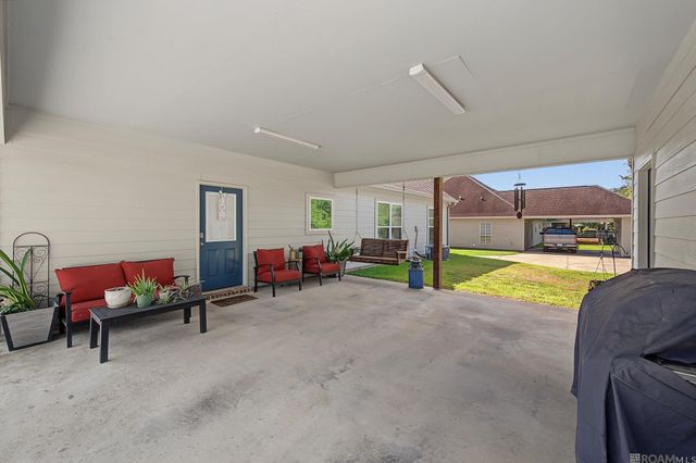33835 Perkins Crossing Rd, Walker, LA 70785