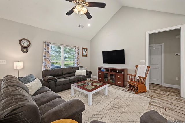 33835 Perkins Crossing Rd, Walker, LA 70785