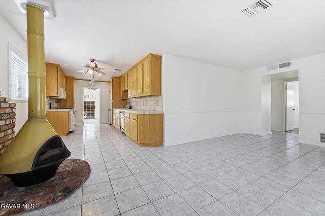 351 E Avenue J13, Lancaster, CA 93535