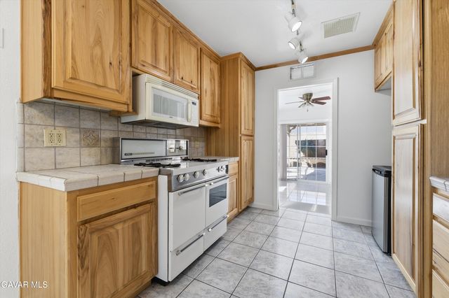 351 E Avenue J13, Lancaster, CA 93535