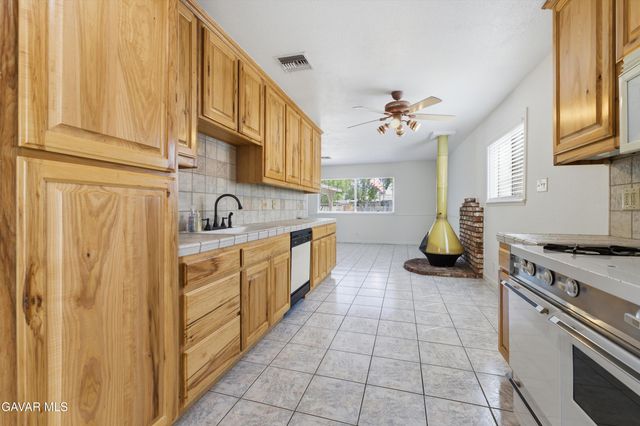 351 E Avenue J13, Lancaster, CA 93535