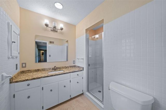 7704 W 102nd Street, Overland Park, KS 66212