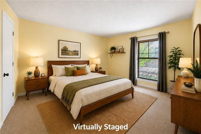 7704 W 102nd Street, Overland Park, KS 66212