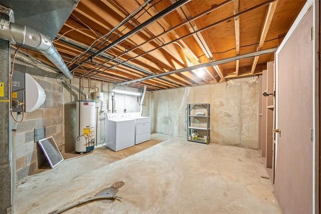 7704 W 102nd Street, Overland Park, KS 66212