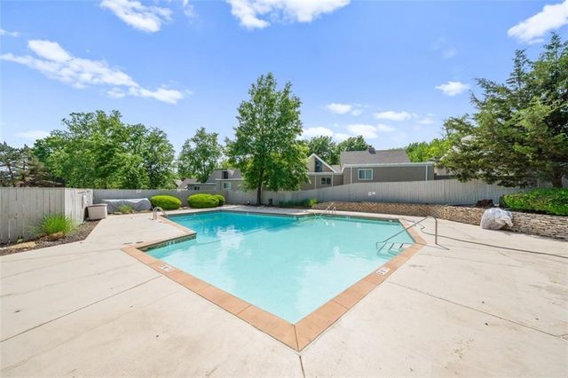 7704 W 102nd Street, Overland Park, KS 66212