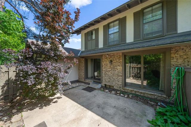 7704 W 102nd Street, Overland Park, KS 66212