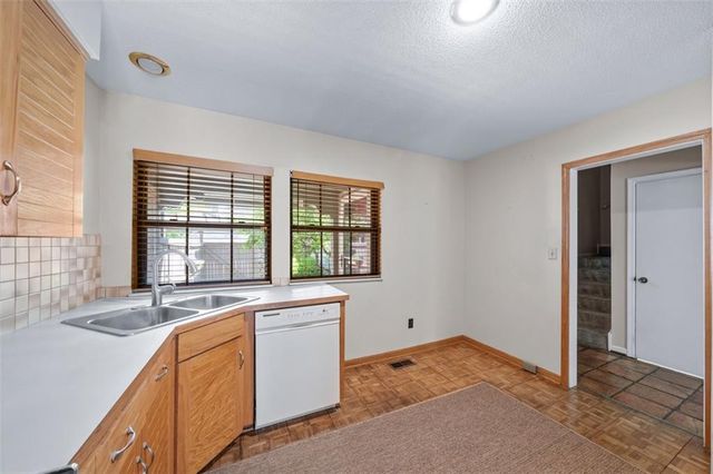 7704 W 102nd Street, Overland Park, KS 66212