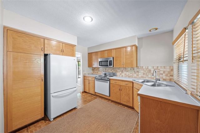 7704 W 102nd Street, Overland Park, KS 66212
