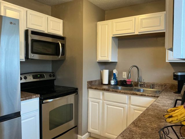 307 W Mill Road, Evansville, IN 47710