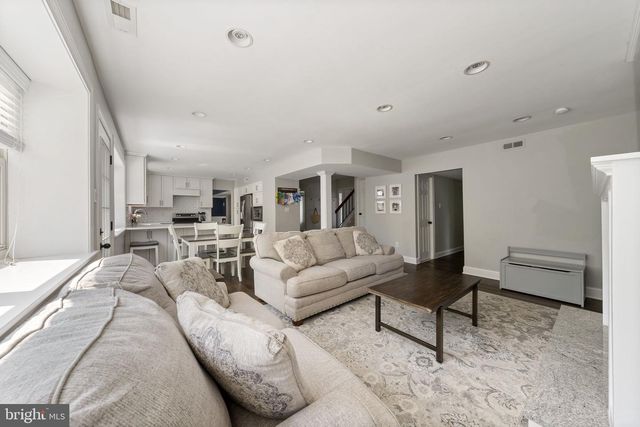 862 VILLAGE CIR, Blue Bell, PA 19422