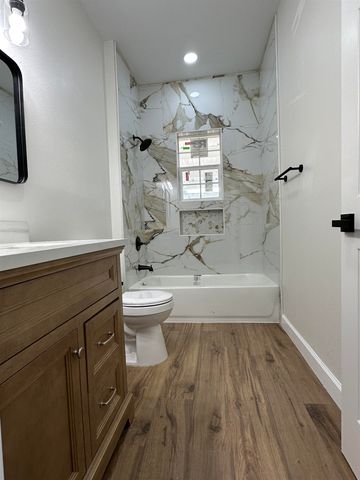 3924 7th St, Port Arthur, TX 77642