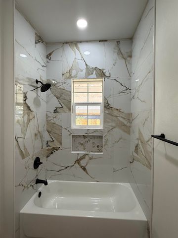 3924 7th St, Port Arthur, TX 77642