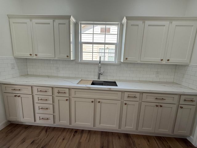 3924 7th St, Port Arthur, TX 77642