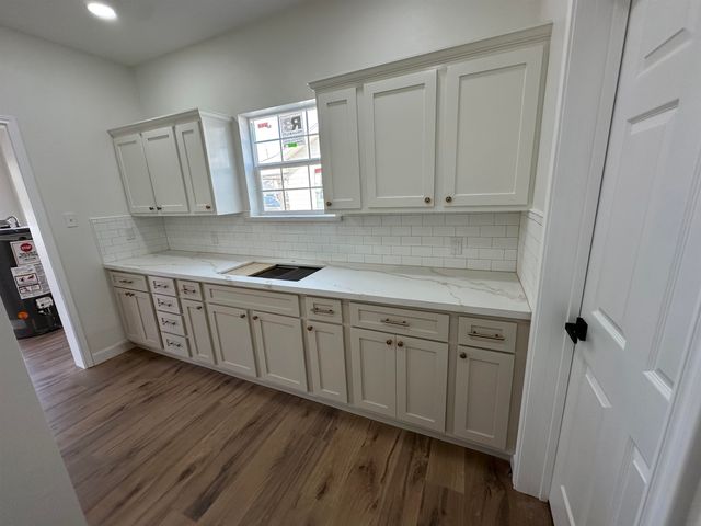 3924 7th St, Port Arthur, TX 77642