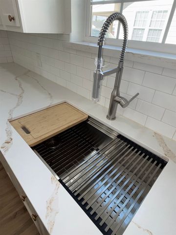 3924 7th St, Port Arthur, TX 77642