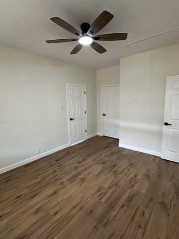 3924 7th St, Port Arthur, TX 77642