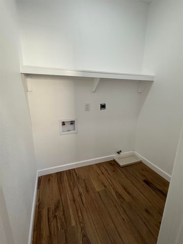 3924 7th St, Port Arthur, TX 77642