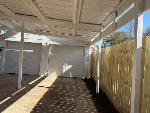 3924 7th St, Port Arthur, TX 77642