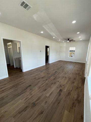 3924 7th St, Port Arthur, TX 77642