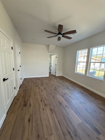 3924 7th St, Port Arthur, TX 77642