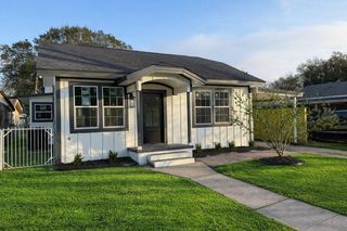 3924 7th St, Port Arthur, TX 77642