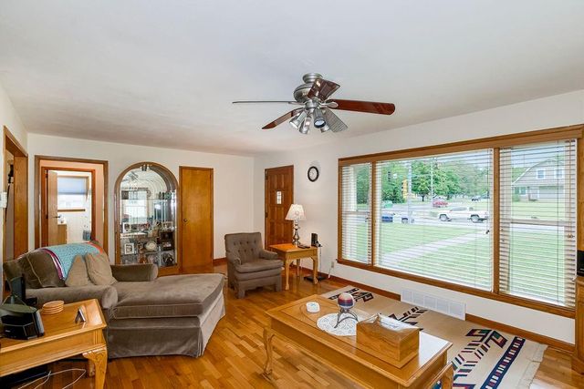 911 Limit Street, Leavenworth, KS 66048