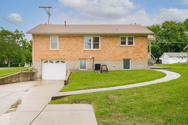 911 Limit Street, Leavenworth, KS 66048