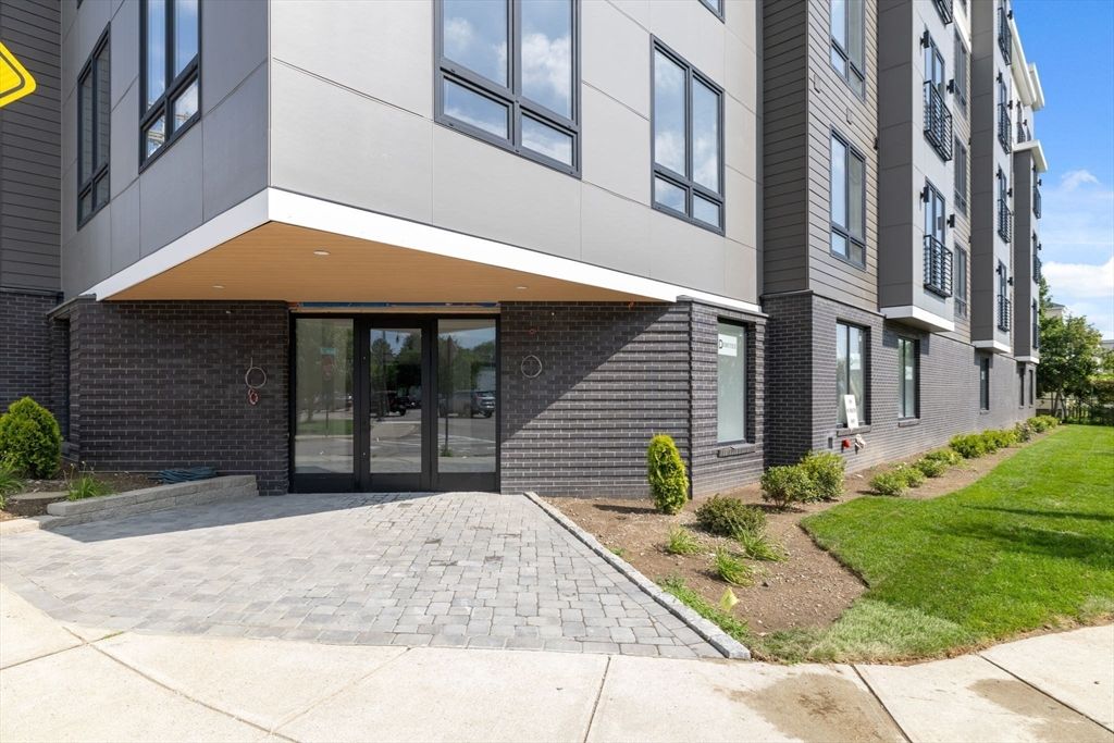 66 Mcgrath Highway 301, Quincy, MA 02169