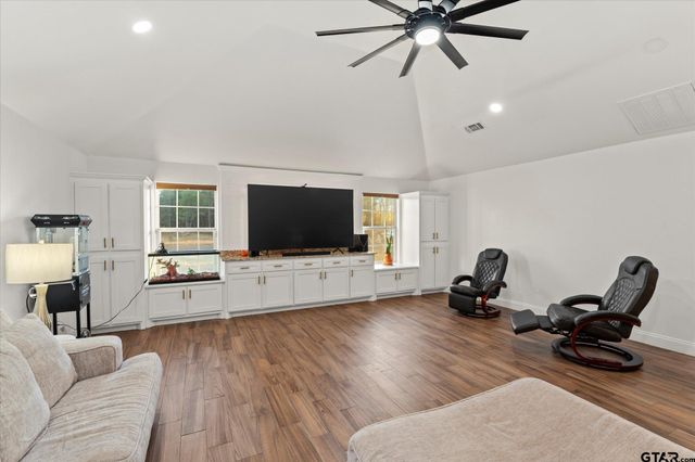 70 Prosperity Dr, Pittsburg, TX 75686