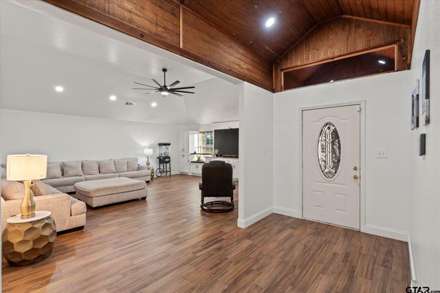 70 Prosperity Dr, Pittsburg, TX 75686