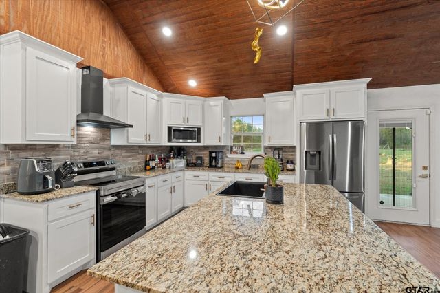 70 Prosperity Dr, Pittsburg, TX 75686