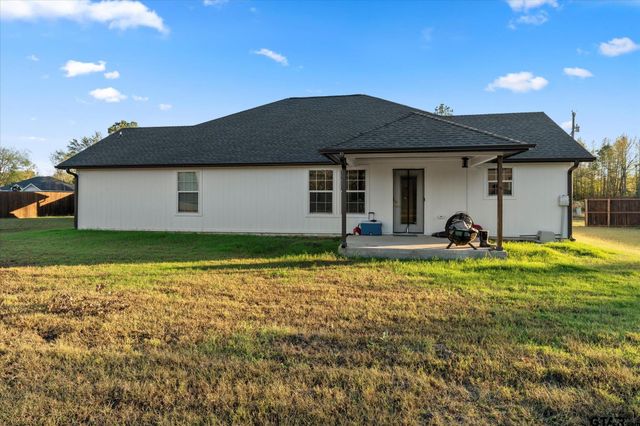 70 Prosperity Dr, Pittsburg, TX 75686